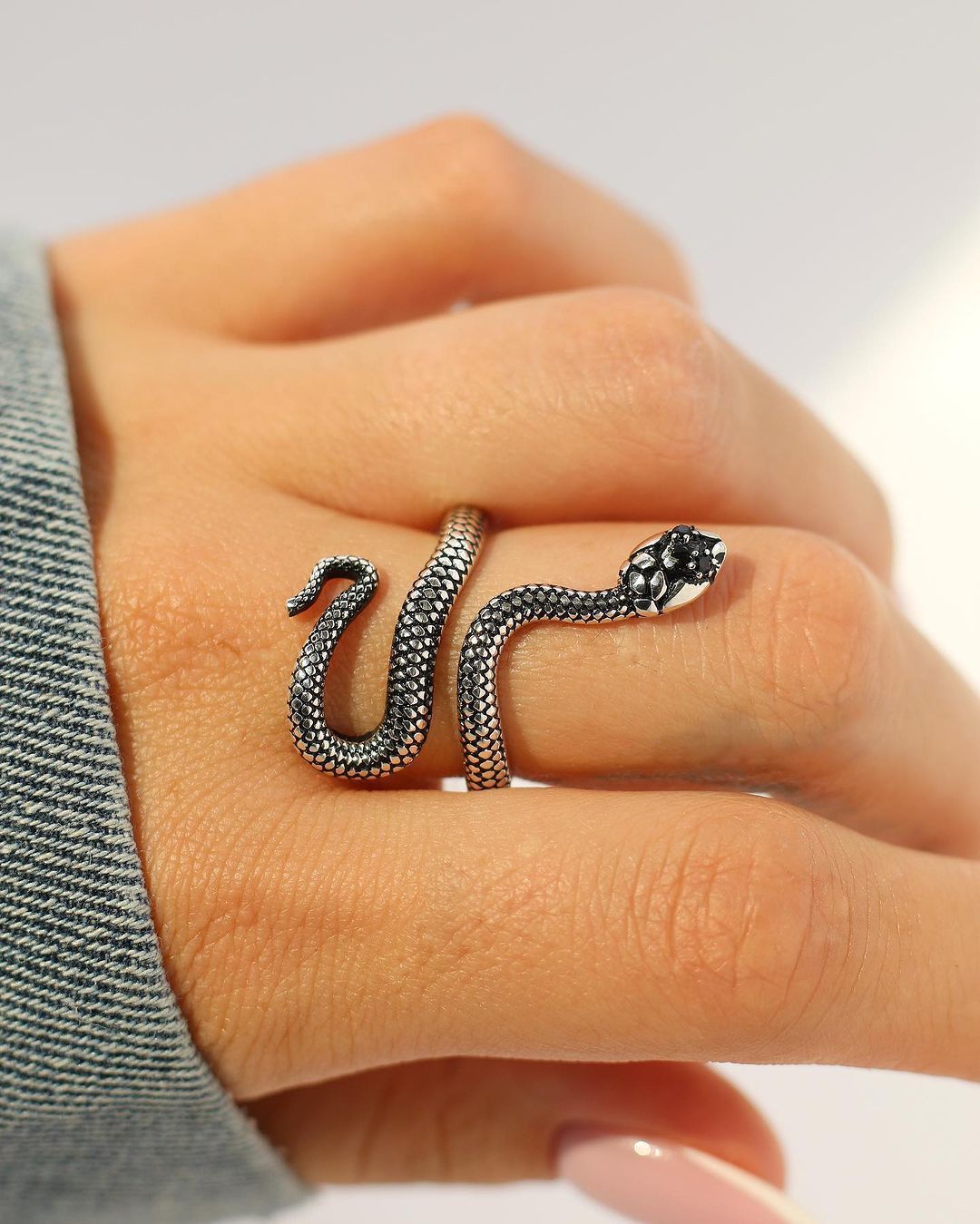 Срібна каблучка Змійка з чорнінням 🐍