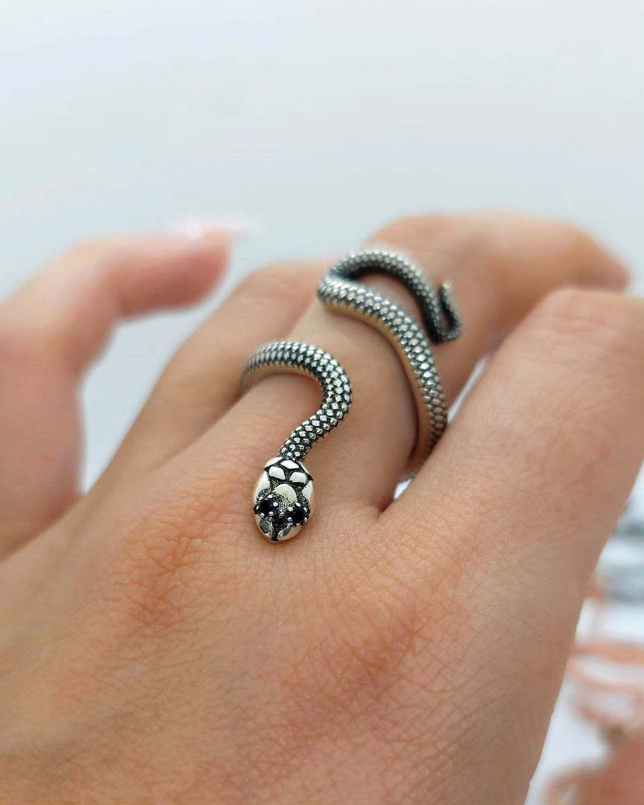 Срібна каблучка Змійка з чорнінням 🐍