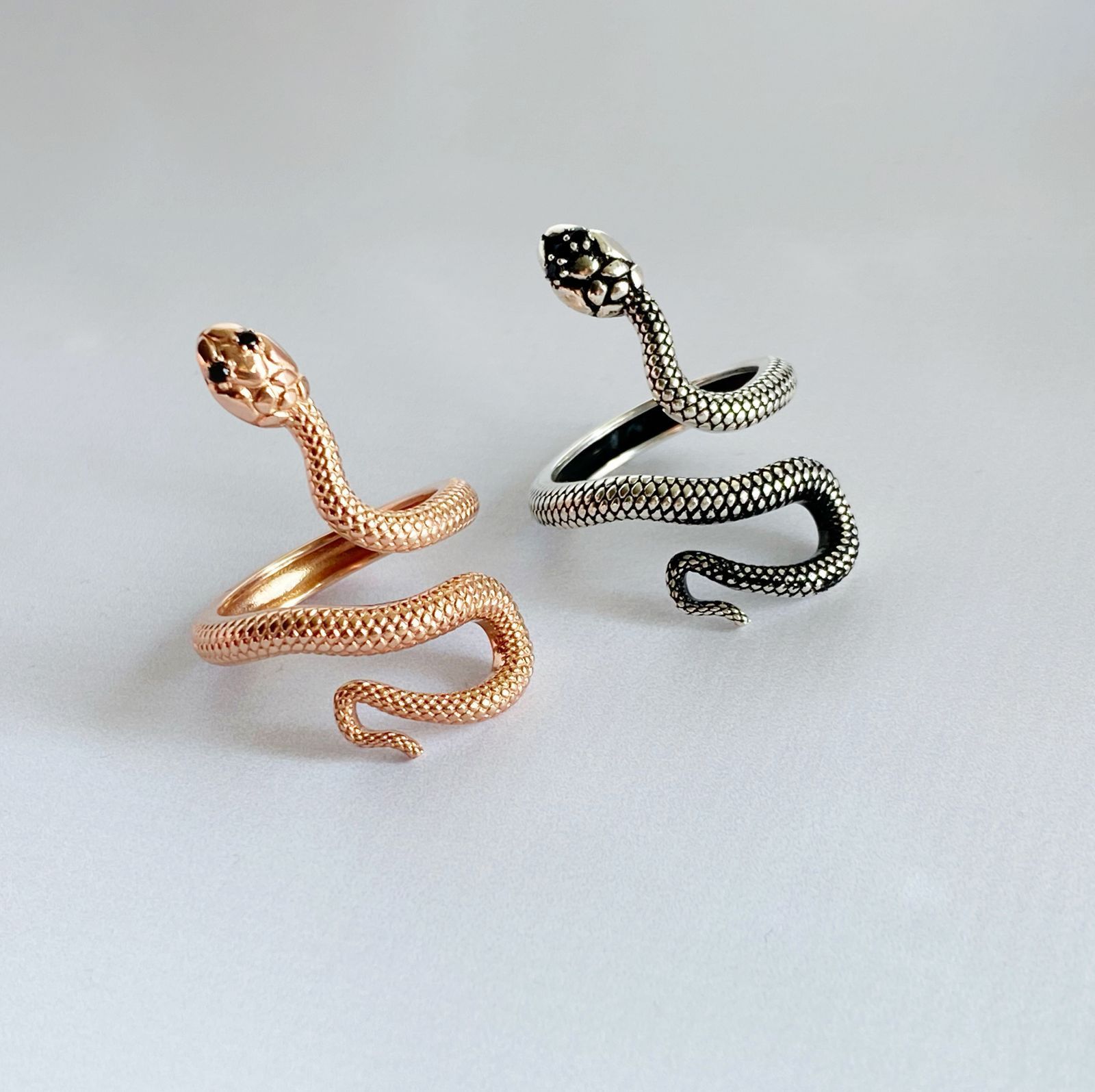 Срібна каблучка Змійка з чорнінням 🐍