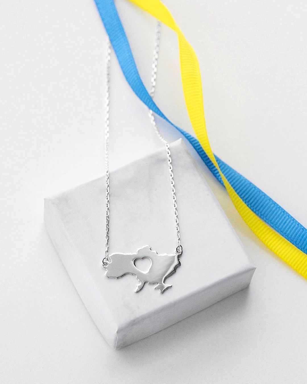 Срібне кольє З Україною в серці з родієвим покриттям 💙💛