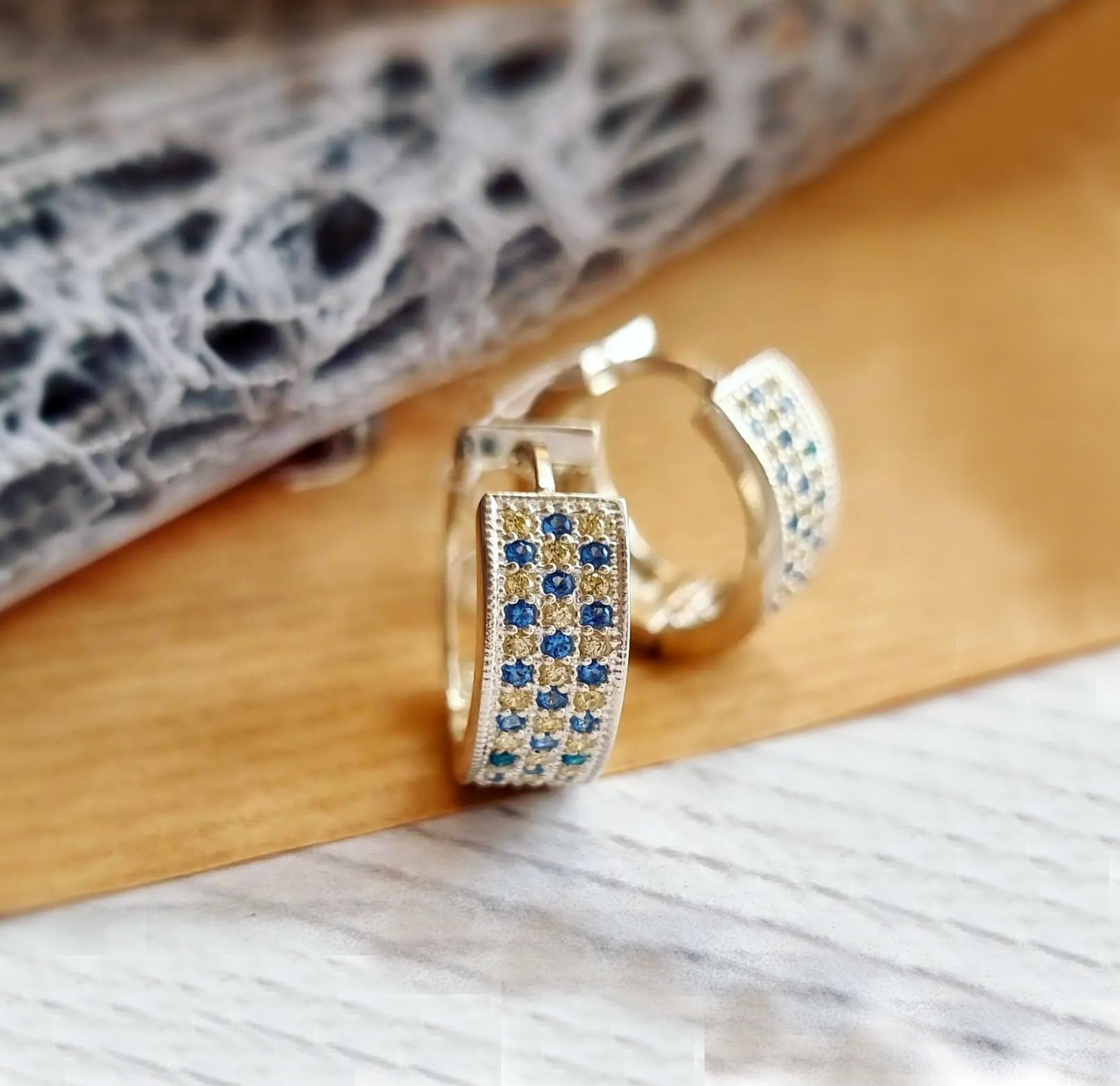 Срібні сережки-кільця з родієвим покриттям 1,7 см 💙💛