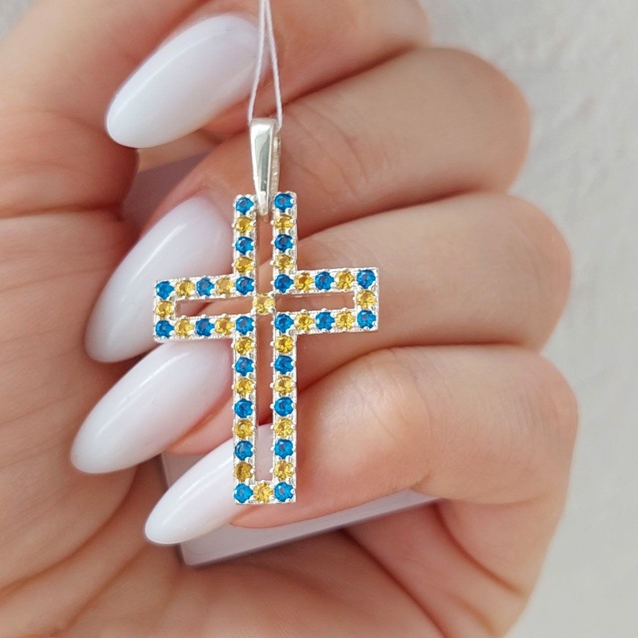 Срібний хрестик з камінцями 💙💛