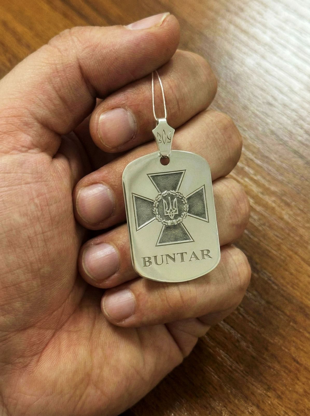 Срібний жетон з індивідуальним гравіюванням більший