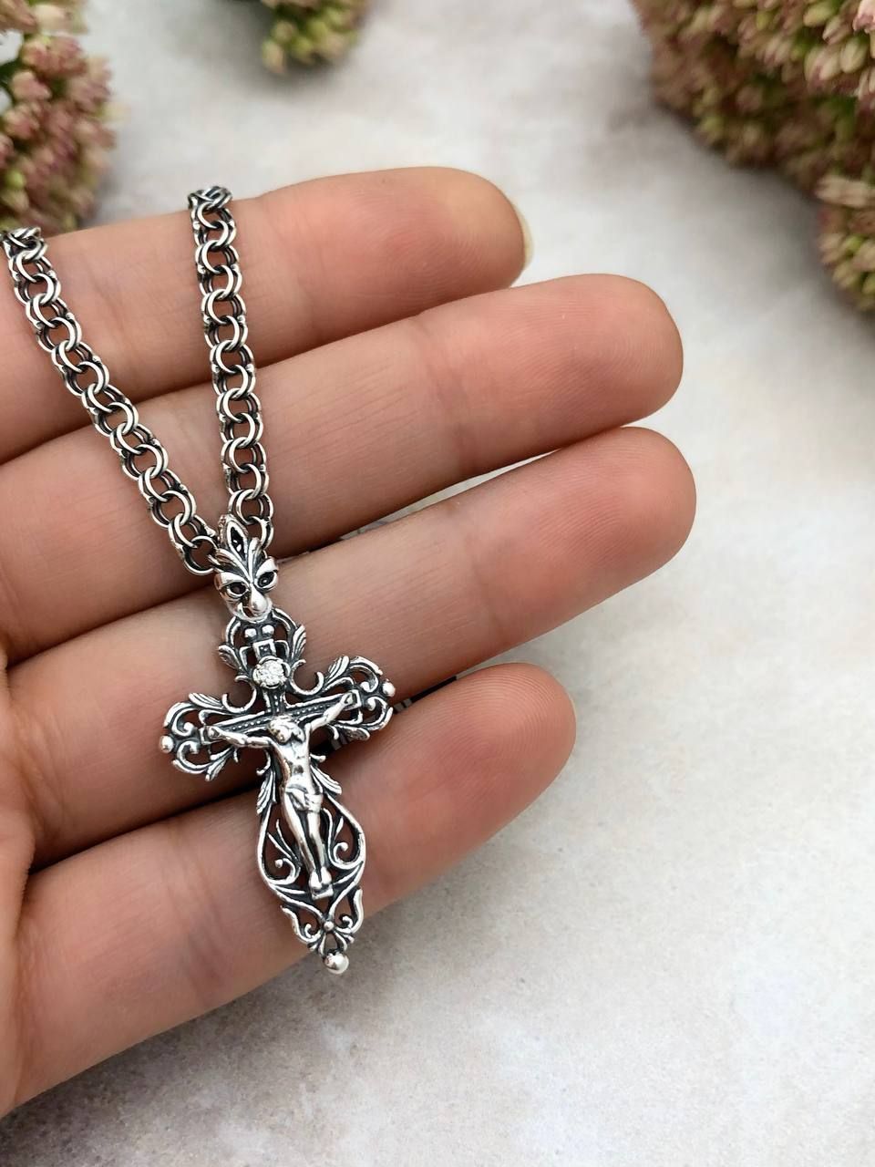 Срібний хрестик з камінчиками