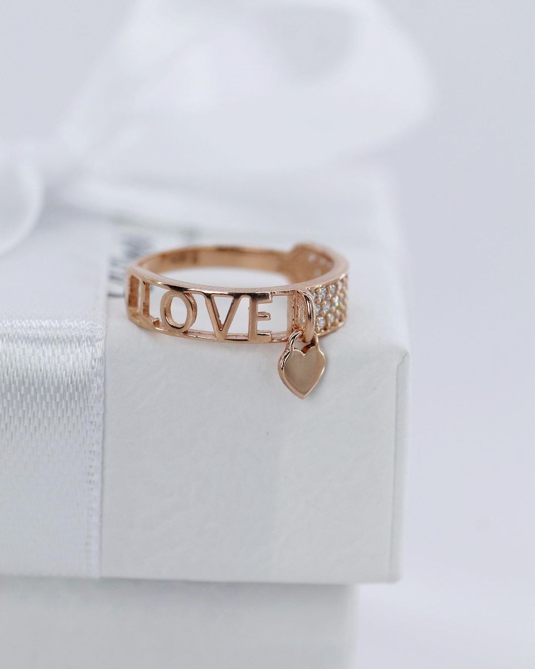 Срібна каблучка Love в позолоті