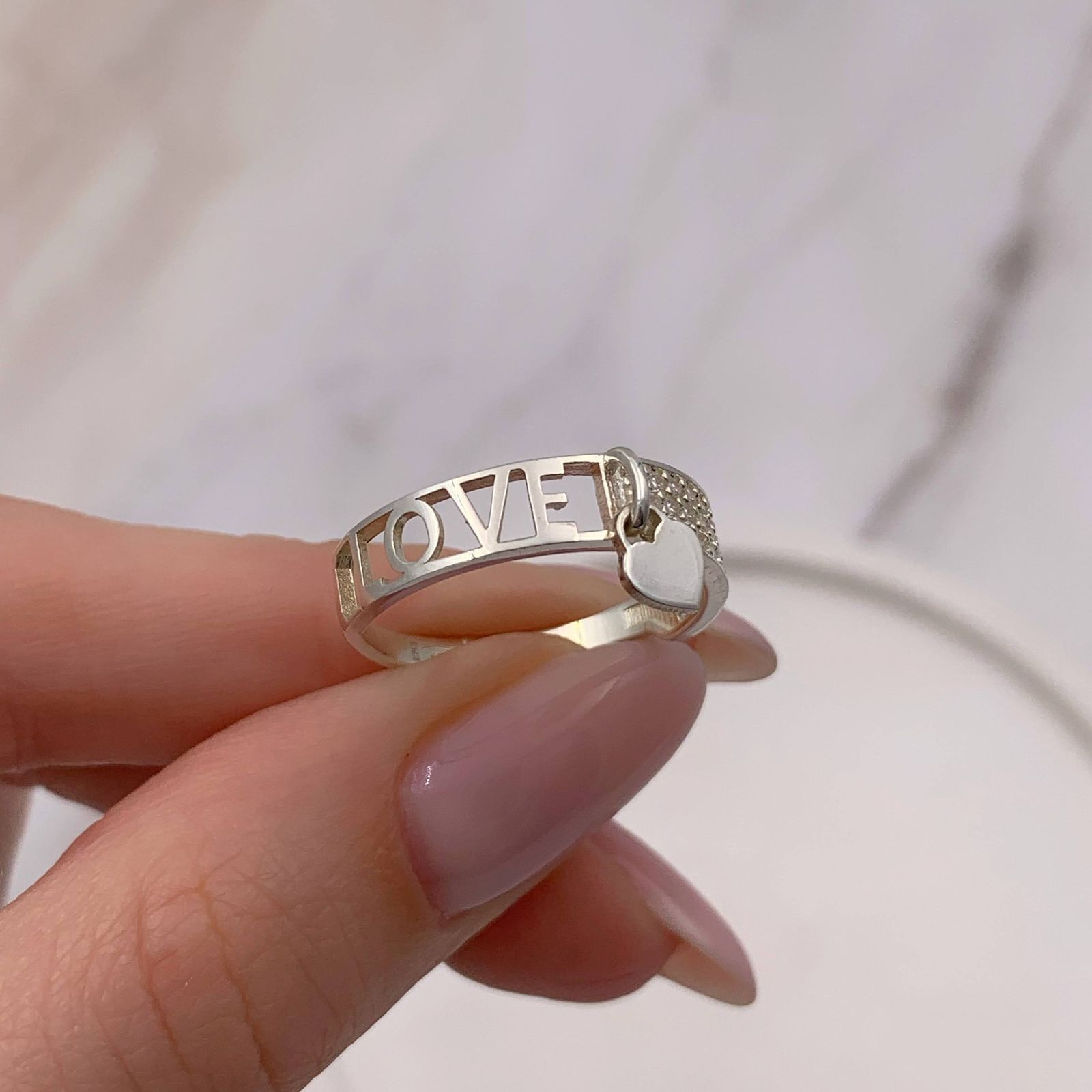 Срібна каблучка Love