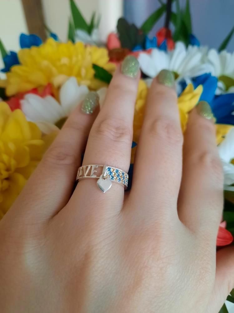 Срібна каблучка Love з родієвим покриттям 💙💛
